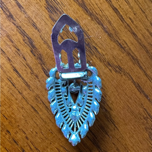 Vintage Silver Tone and Gold Tone Shield Rhinestone Dress Fur Clip. (1) - Picture 3 of 6